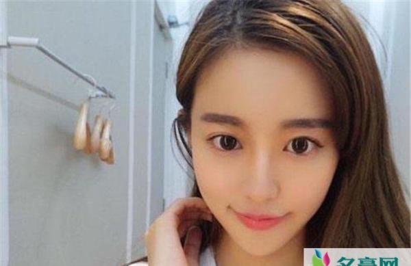 葛小允家境让人羡慕 与王思聪对比也丝毫不落下风