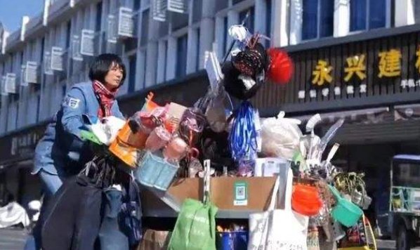 宁波一菜场小贩十年出版两本书，她的文笔怎么样？