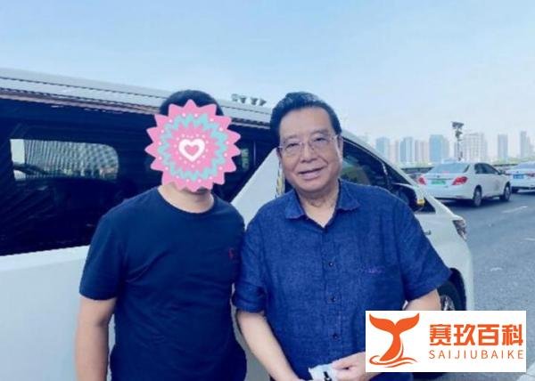 81岁李双江近照，走路需要人搀扶，儿子至今未出狱晚年十分凄凉