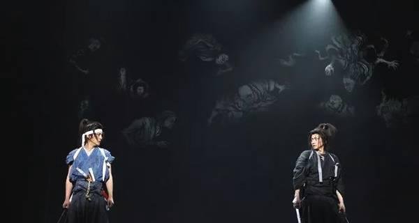 日本已逝导演蜷川幸雄生前执导,被称为“舞台天才”的藤原龙也主演