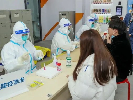 京昌平一超市售货员初筛阳性，这名感染者涉及到了哪些场所？