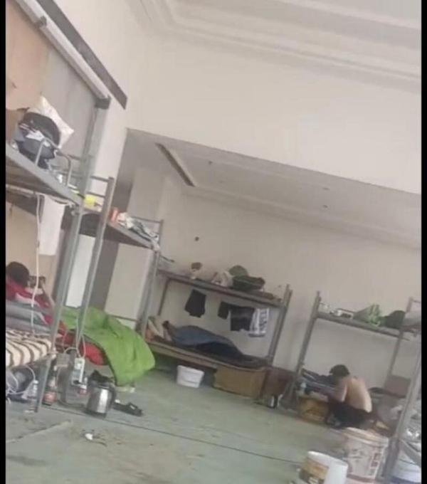 99后务工者被困在上海工地
