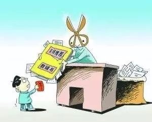 学生投诉学校补课收费最后校方是如何处理解决的？