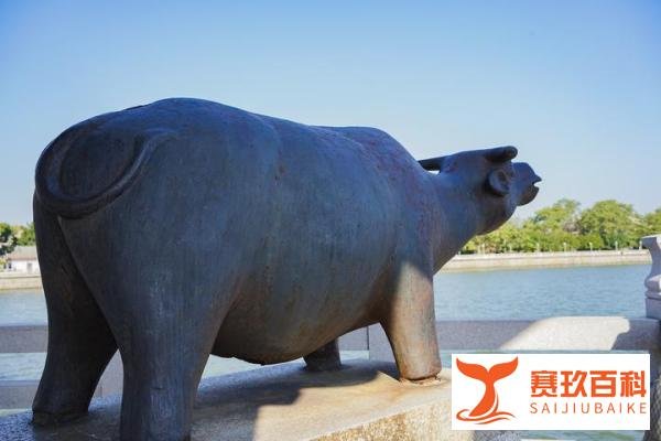 广东潮州有座古桥，为中国四大名桥之一，每天上演“过河拆桥”好戏