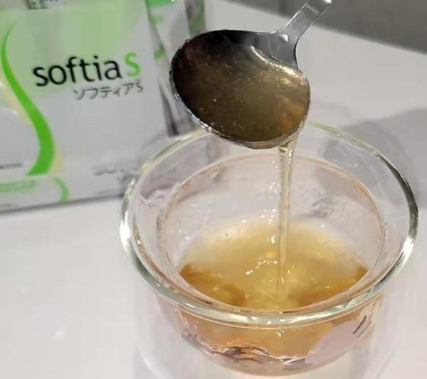 出现走路不稳，头晕，吃饭喝水呛咳的症状是为什么呢？