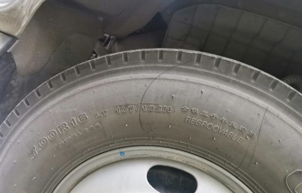 轮胎上标的300kpa（44psi）是什么意思