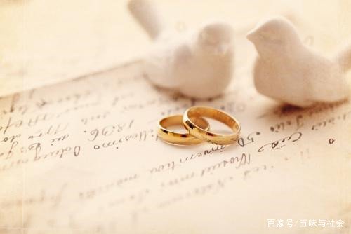 男子凌晨发朋友圈要杀妻,娘家人火速报警,笑死的结局你猜到了吗?