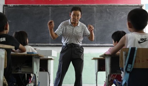 深圳一普通中学老师工资单曝光，竟比白领挣的都多，网友对此有何表示？