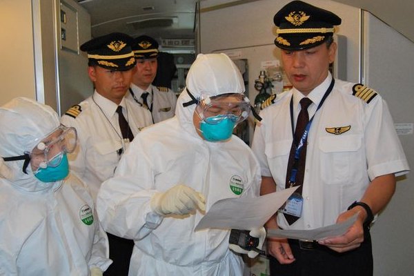 12岁女孩被人花60万包机赴上海急救，她之前究竟经历了什么灾难？