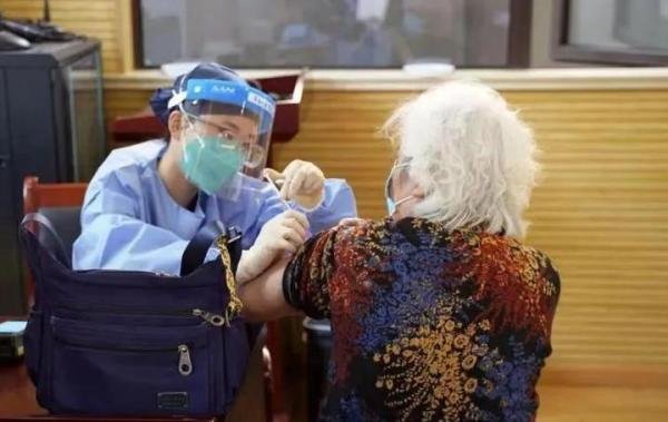 周欣雨｜上海疫情死亡人数过百，如“躺平”最大的受害者是老人